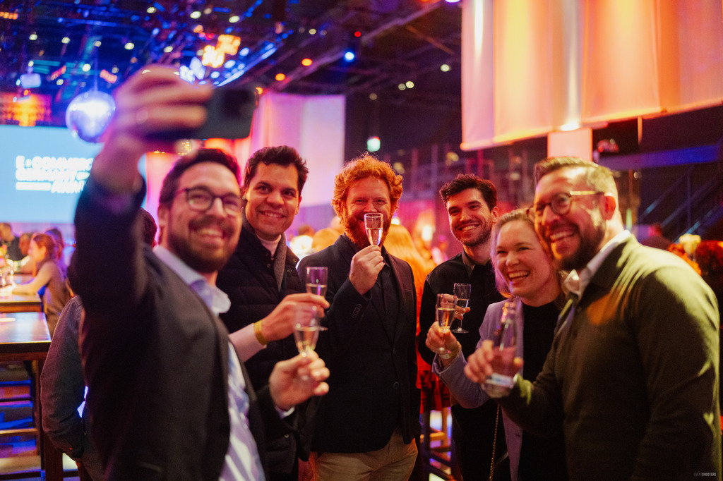 https://res.cloudinary.com/ecommerceberlin/image/upload/v1741365876/Website/PREMIUM%20SERVICES/EBE26_premium_services_headline/ZDJECIE%201.jpg