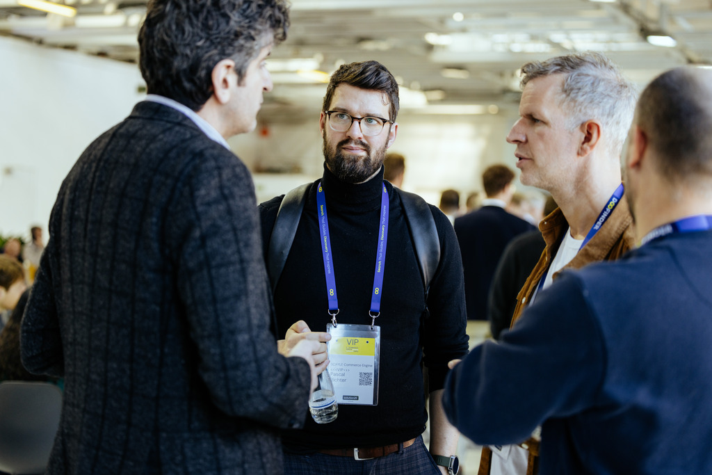 https://res.cloudinary.com/ecommerceberlin/image/upload/v1741618837/Website/PREMIUM%20SERVICES/ebe26_premium_services_lanyards/ZDJECIE%204.jpg