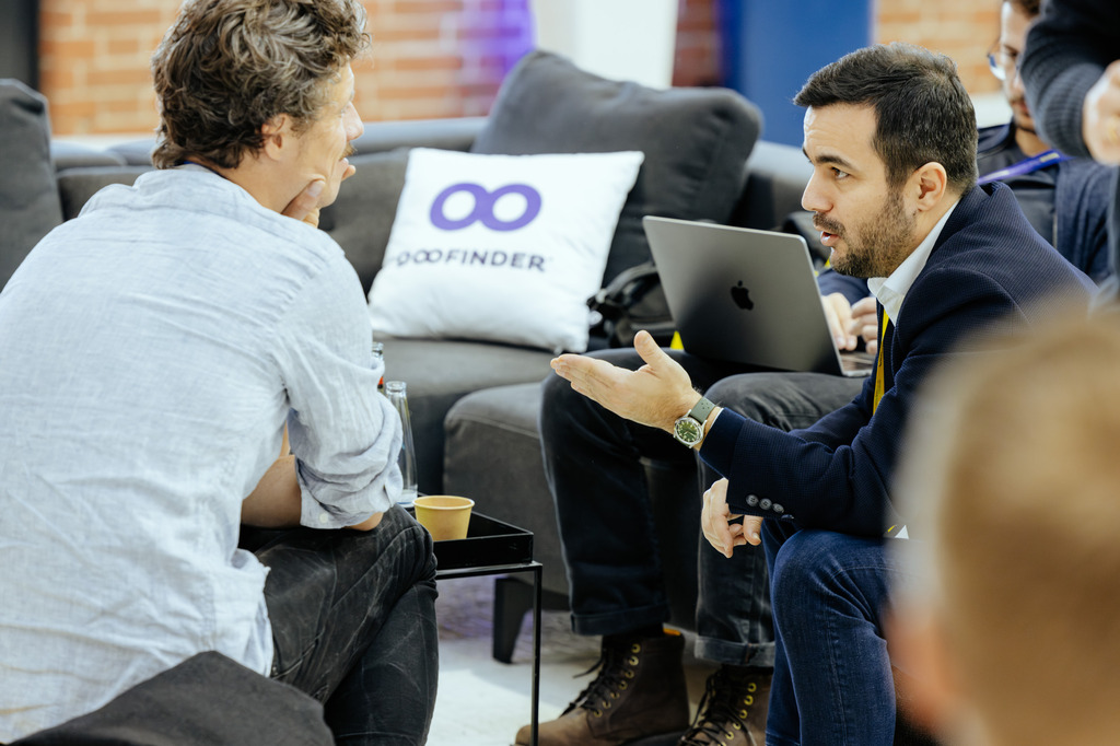https://res.cloudinary.com/ecommerceberlin/image/upload/v1741621474/Website/PREMIUM%20SERVICES/ebe26_premium_services_VIP_Zone/ZDJECIE%202.jpg